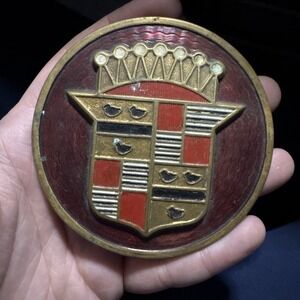ANTIQUE CADILLAC 1940'S ROUND RED CAP EMBLEM HUBCAP MEDALLION OLD CAR PART